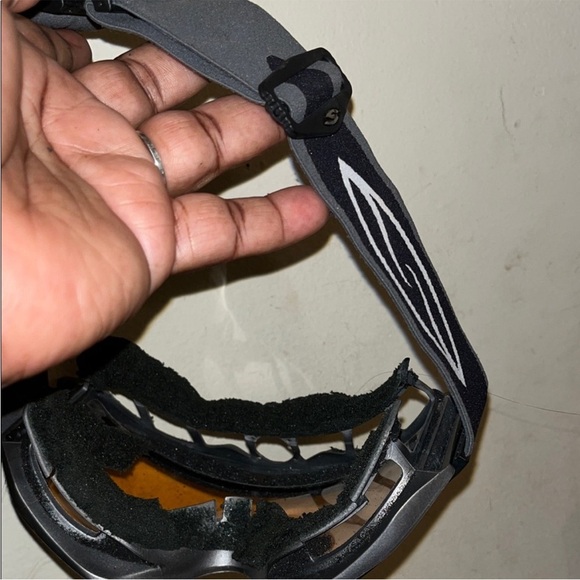 Stylish Black and Orange Ski Goggles - Picture 2 of 3